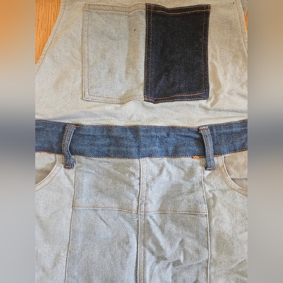 Super cute Fashion Nova denim shortalls - Picture 5 of 7